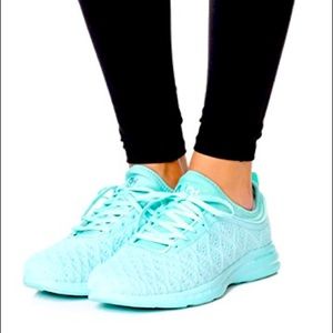 Lululemon APL sneakers in spearmint size 7